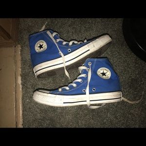 BLUE size 6 converse